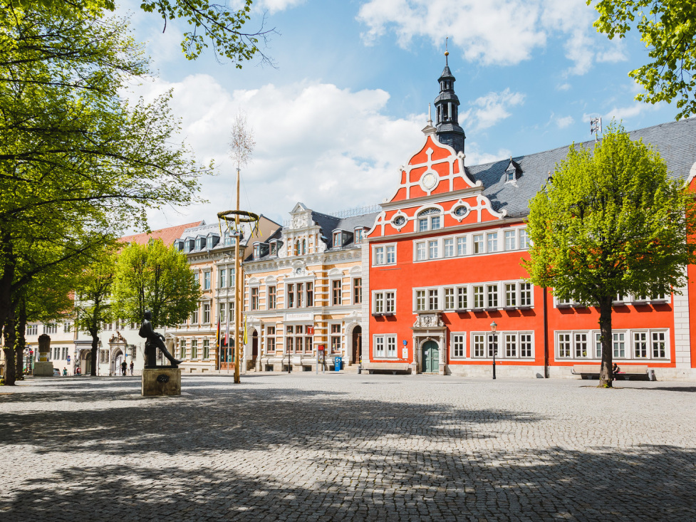 Thüringer Kommunalmonitor: Kommunale Trends auf den Punkt gebracht. Eine Studie im Auftrag der Thüringer Aufbaubank. (Im Bild: Das Rathaus in Arnstadt)