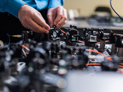 Mittelstands-Fonds Thüringen II Das Bild zeigt einen Aufbau bei der Firma Quantum Optics.