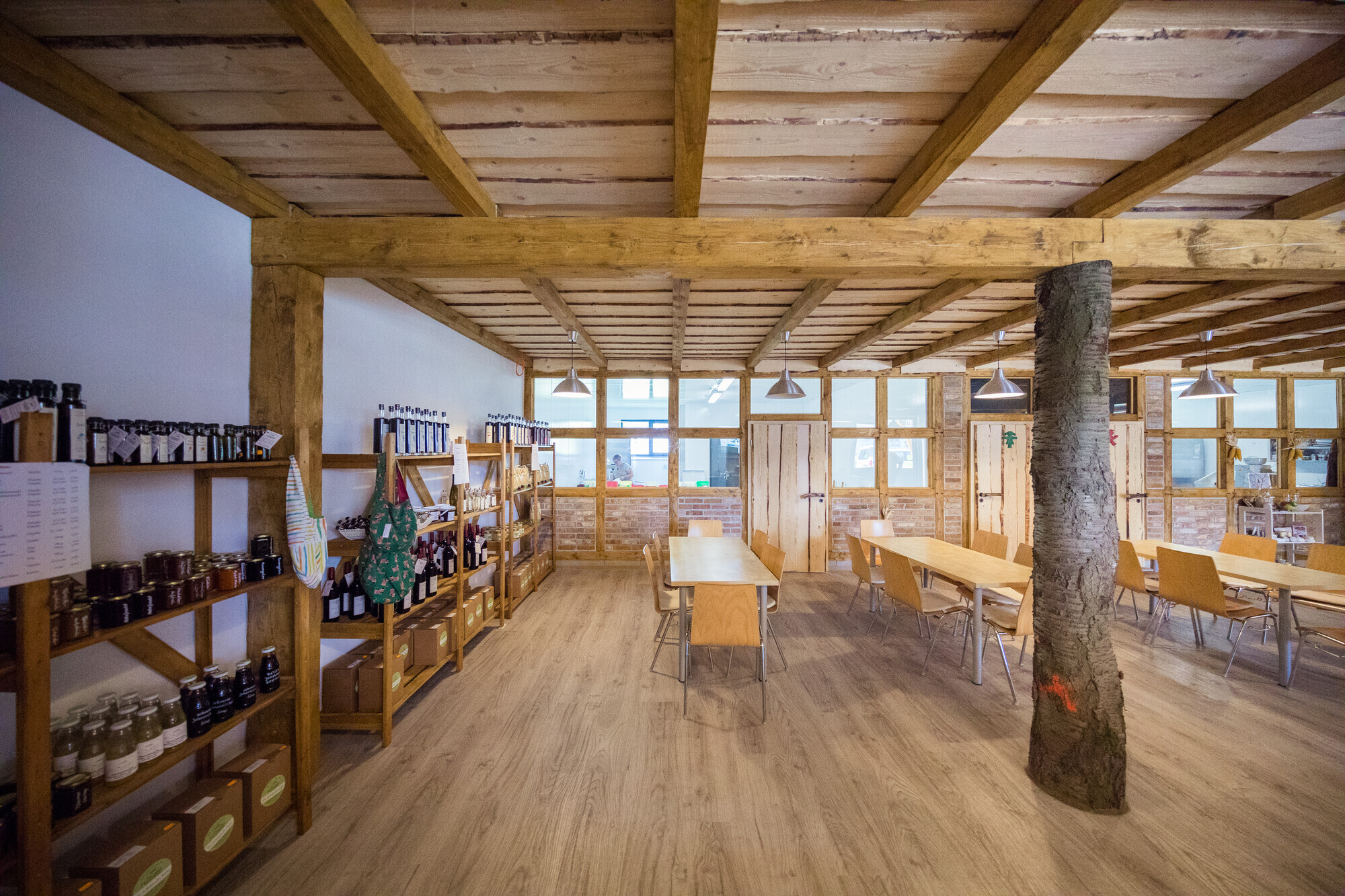 Zusammenarbeit von Gastronomie und Landwirtschaft. Im Bild ein Ladenkonzept.