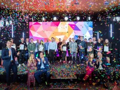 Der Thüringer ThEx Award wird verliehen. Im Bild Preisträgerinnen und Preisträger auf der Bühne.