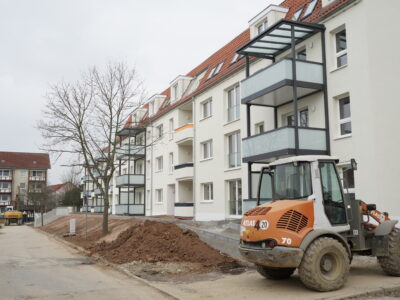 Eine Baustelle in einer Wohnanlage in Thüringen. Hier finden gerade Sanierungsarbeiten statt.