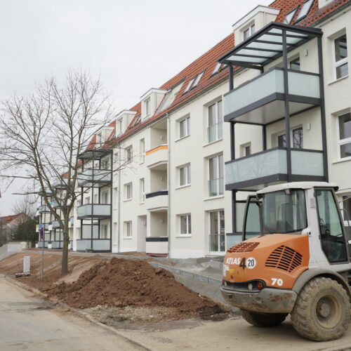 Eine Baustelle in einer Wohnanlage in Thüringen. Hier finden gerade Sanierungsarbeiten statt.