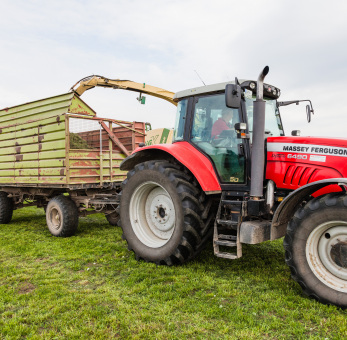 Landwirtschaftsförderung: Traktor auf dem Feld