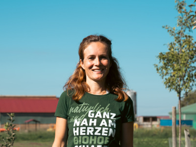 Marie Scharf vom Biohof Scharf in Ollendorf nimmt am Projekt Lernort Bauernhof teil.