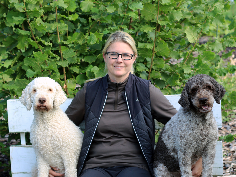 Echte Spürnasen: Mit den Hündinnen Jette und Alba geht Anja Kolbe-Nelde auf Trüffelsuche.