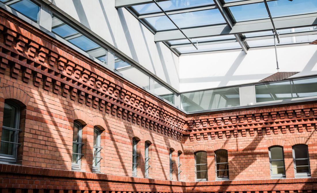 Die Thüringer Aufbaubank ist die Förderbank des Landes Thüringen (im Bild ist das Atrium der Thüringer Aufbaubank im historischen Benary-Gebäude im Erfurter Brühl).