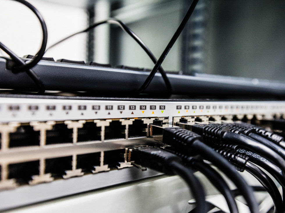 Förderung Breitband - wo steht Thüringen beim Ausbau? (im Bild: Kabel in einem Serverraum)