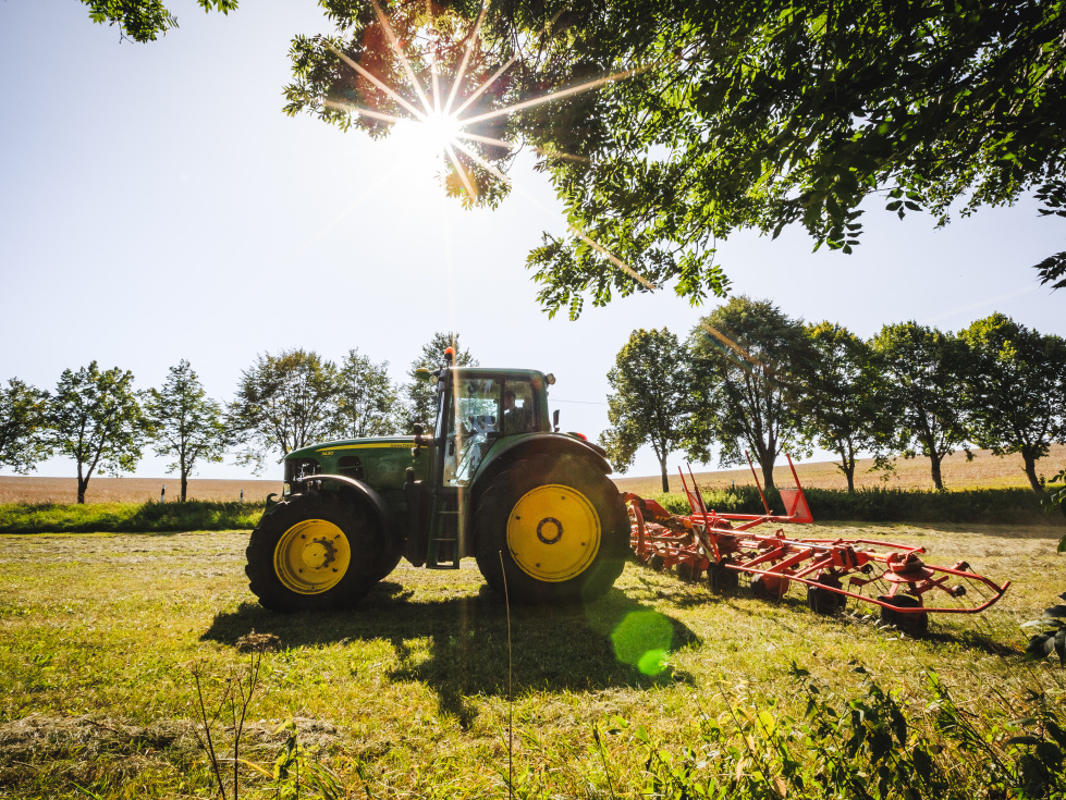 Soforthilfe Landwirtschaft (im Bild: Traktor im Einsatz)
