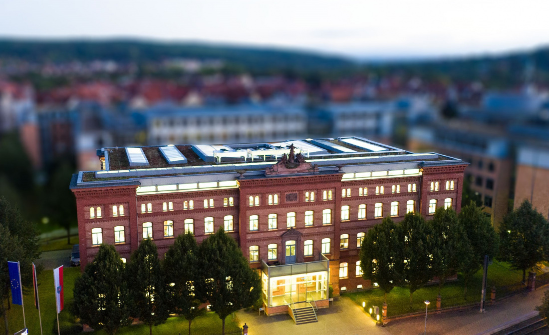 TAB-Zentrale im Erfurt Brühl (im Bild: Das historische Benary-Gebäude im Abendlicht, aufgenommen mit einer Drohne)