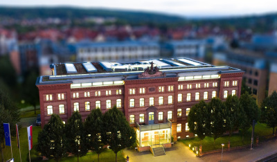TAB-Zentrale im Erfurt Brühl (im Bild: Das historische Benary-Gebäude im Abendlicht, aufgenommen mit einer Drohne)