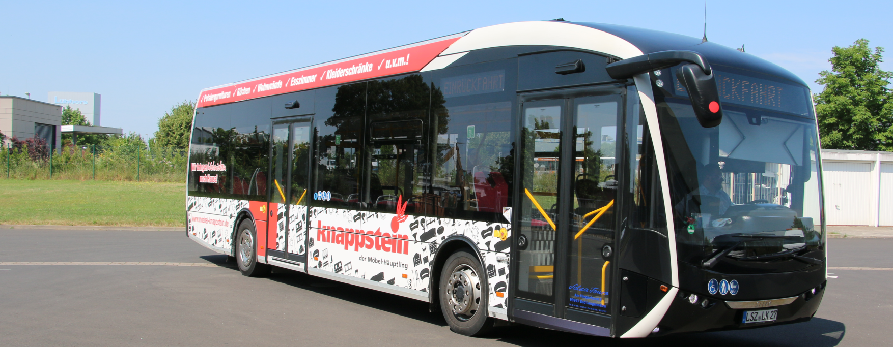 Auf dem Bild: Der Elektrobus der Firma Salza-Tours König, der mithilfe einer Förderung im Jahr 2019 angeschafft wurde.