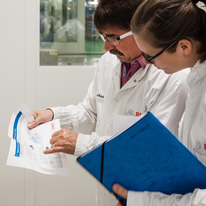 Green Invest Demonstrationsvorhaben und Studien (im Bild: Forscher werten Studie aus)